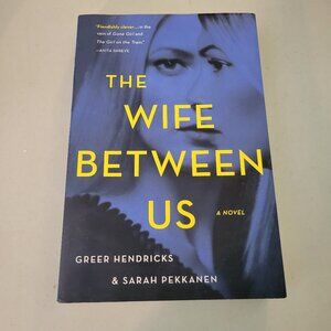 THE WIFE BETWEEN USE PAPERBACK THRILLER NOVEL - GREER HENDRICKS & SARAH PEKKANEN